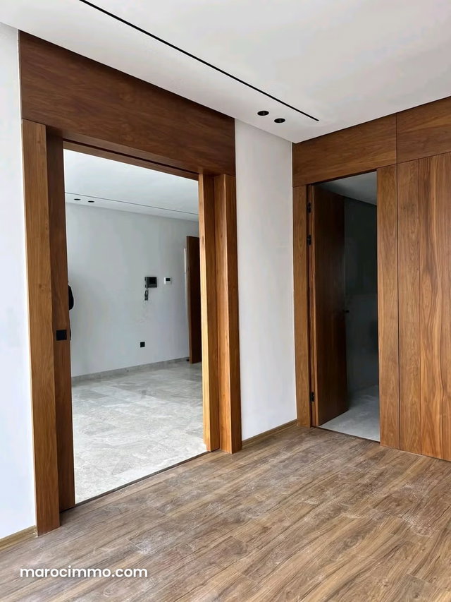 Location d'un appartement à Les Hôpitaux. 1 Pièce. Porte blindée et système de double vitrage — 3