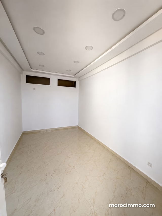 Magasin de 18 m² à vendre – Quartier recherché à T — Temara