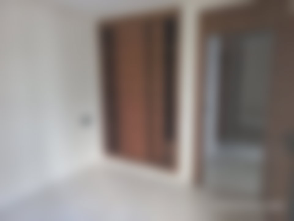 شقة رحبة مع شرفة للكراء بحي مرجان طنجة