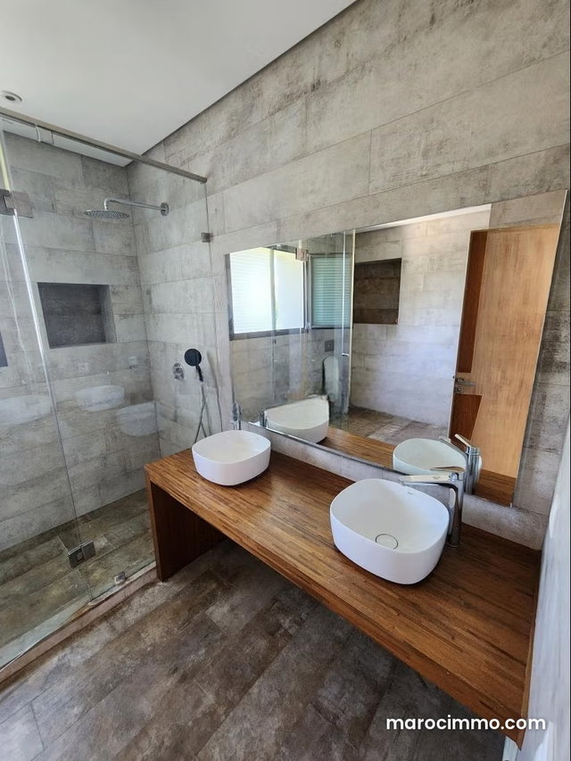 Luxury Villa for Rent in Ain Diab. 4 Comfortable Bedrooms. Fireplace and Air Conditioning — 3