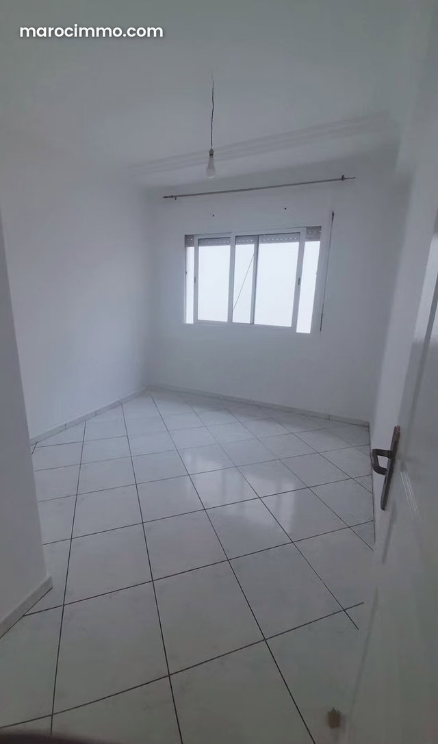 Location d'un appartement à Maârif Extension. 3 grandes pièces. Porte blindée, antenne parabolique — 4
