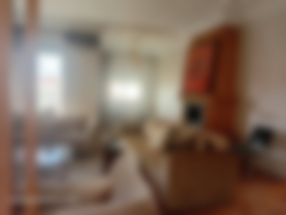 شقة مفروشة رحبة مع شرفة للكراء بحي النخيل في الدار البيضاء