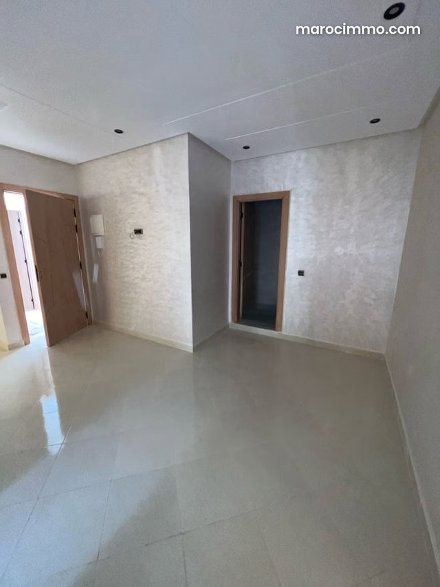 Appartement à l'achat à Guich Oudaya. 4 chambres agréables. Salon traditionnel, antenne parabolique générale — 4