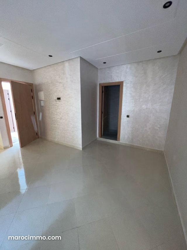 Appartement à l'achat à Guich Oudaya. Superficie 75 m². Antenne parabolique et Porte blindée — 3
