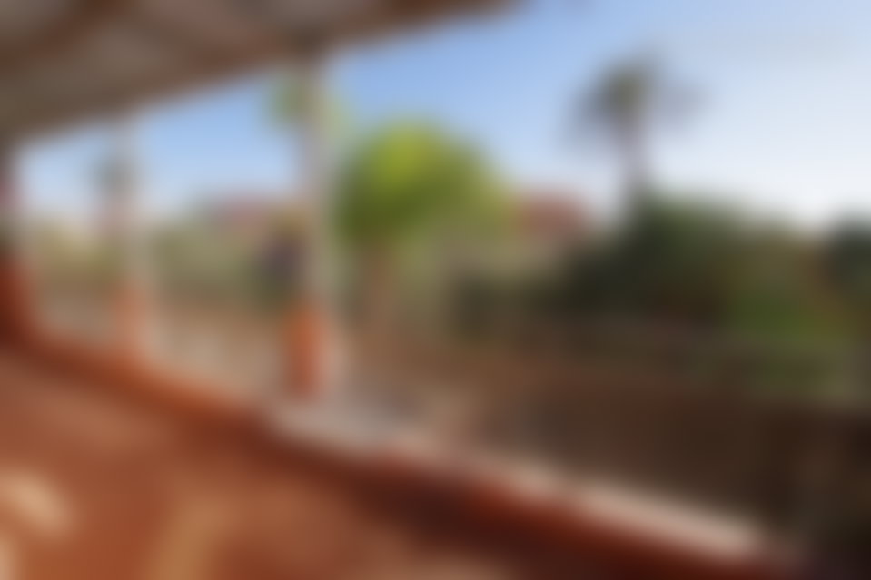 شقة مشرقة بتراس وحوض سباحة في حي النخيل بمراكش