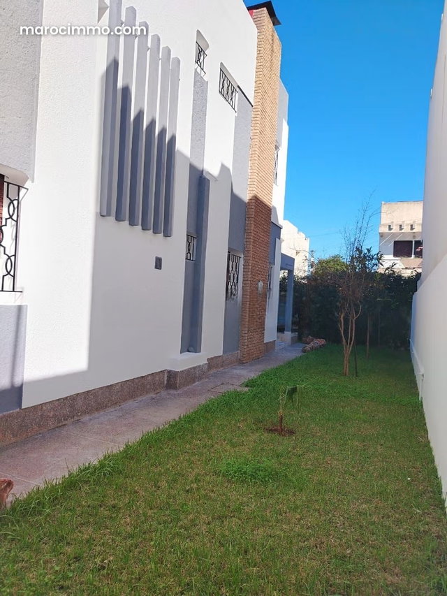 Villa R1 avec jardin et grand garage — 2