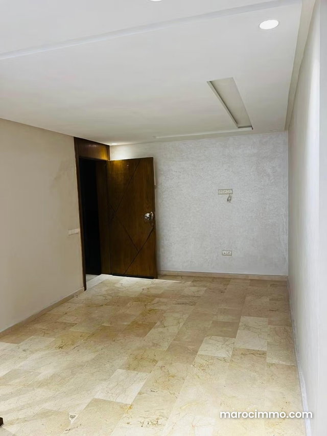 Appartement à louer à La Gironde. 2 chambres. Avec ascenseur et terrasse — 3