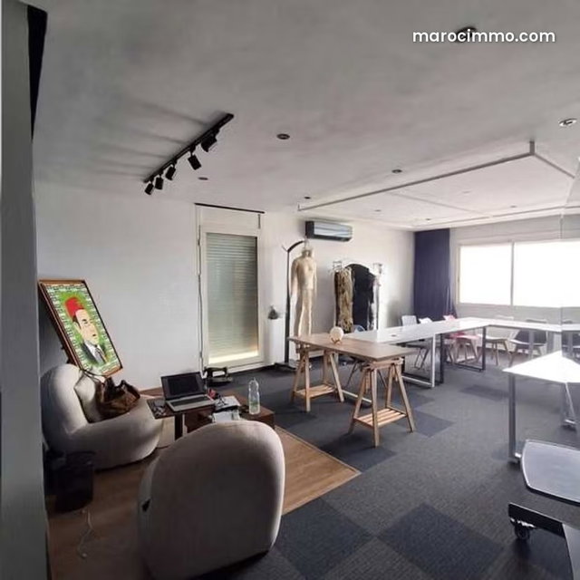 Bureau à Louer de 165.0 m² à Casablanca, Gauthier — 2