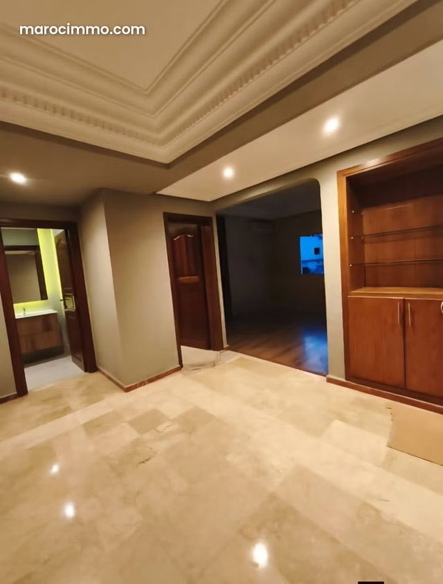 Bel appartement spacieux et ensoleillé à louer — 3