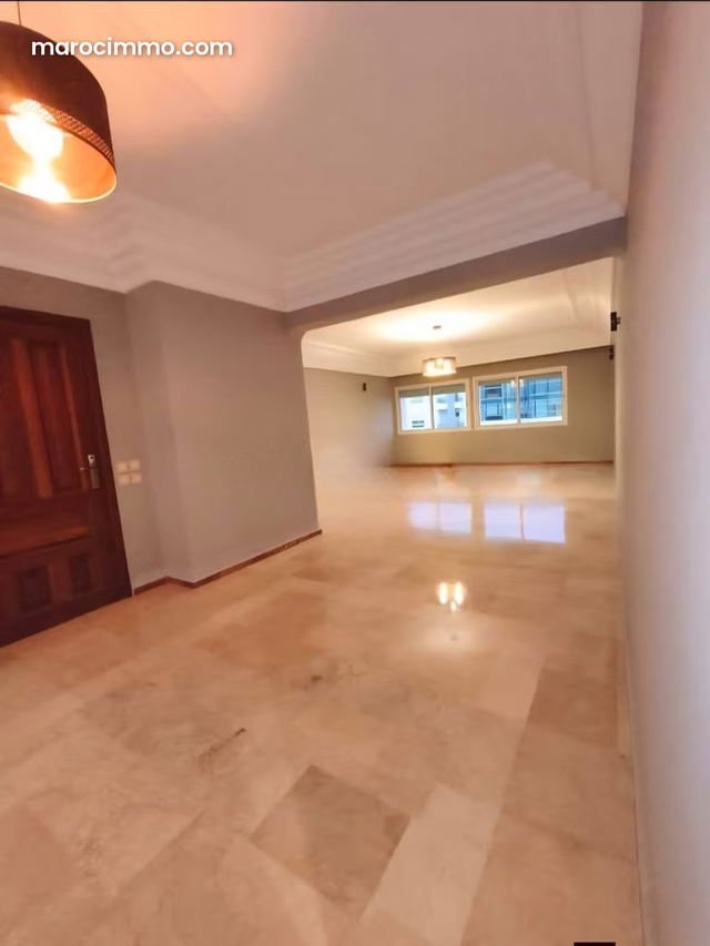 Bel appartement spacieux et ensoleillé à louer — Casablanca