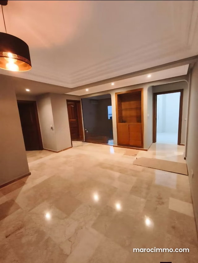 Bel appartement spacieux et ensoleillé à louer — 2