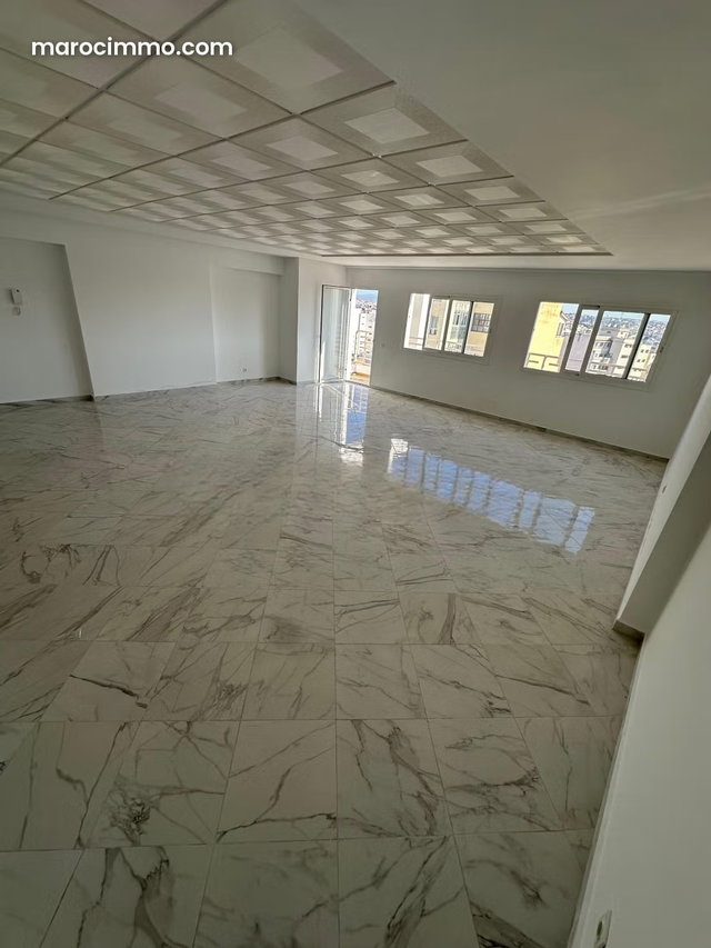 Plateau bureau à louer–Quartier Administratif — 4
