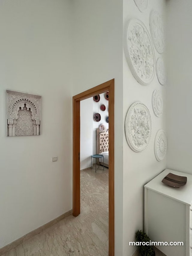 Beau studio avec hauteur sous plafond et extérieur à louer — 2