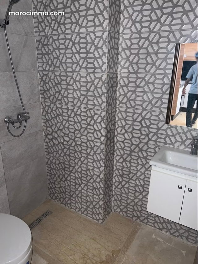 Apt chambre salon à vendre — 4