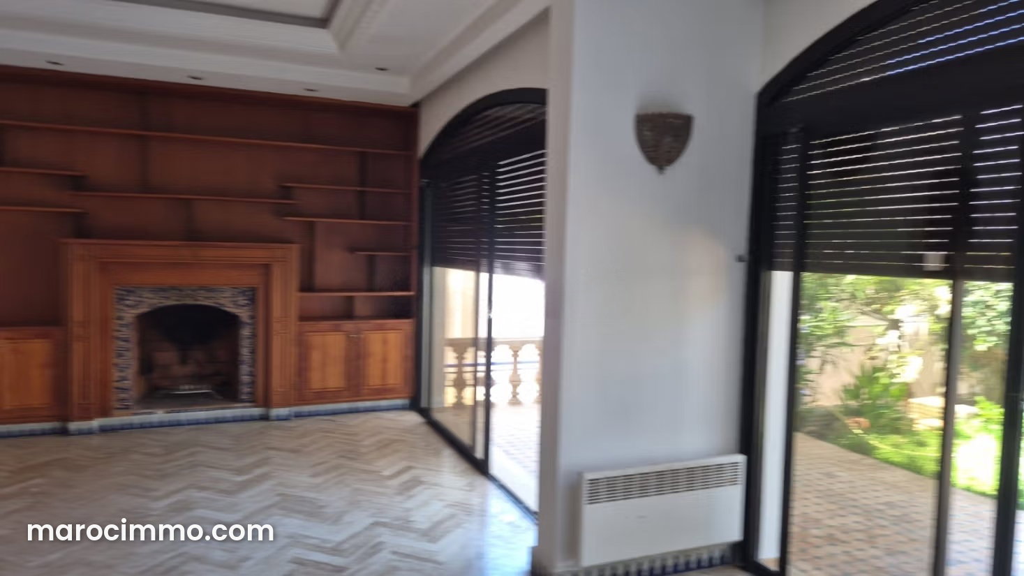Villa à louer à Harhoura, Temara, avec jardin et concierge — Temara