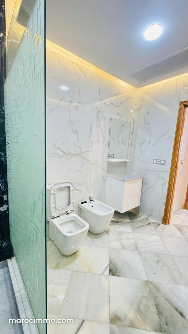 Bel appartement en location à Marjane. Surface totale 80 m². Porte blindée, sécurité — 5