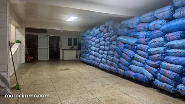 Beau depot commercial en location à Les princesses. Surface totale 251 m² — Casablanca
