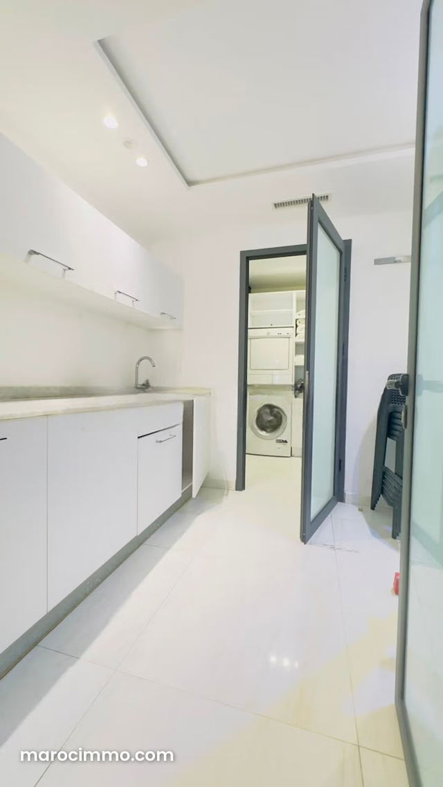 Beau local commercial en location à Mozart. Surface totale 160 m². Sécurisé 24/24 — Tanger