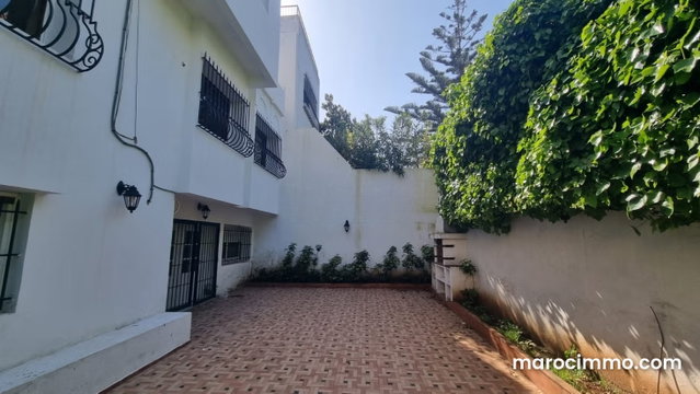Location villa de luxe à Ain Diab. Superficie 400 m². Cheminée et climatisation — 3