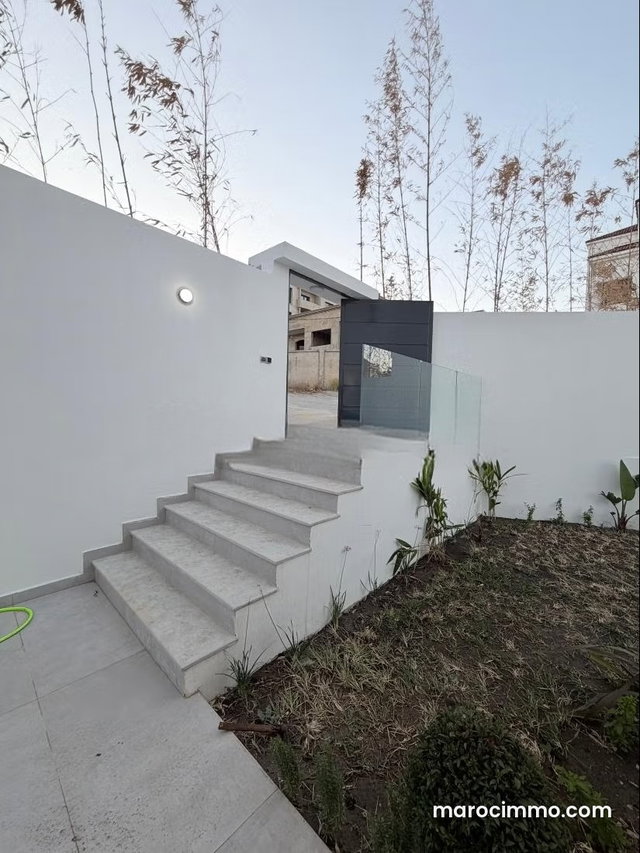 Villa de haut standing à vendre avec piscine — 2