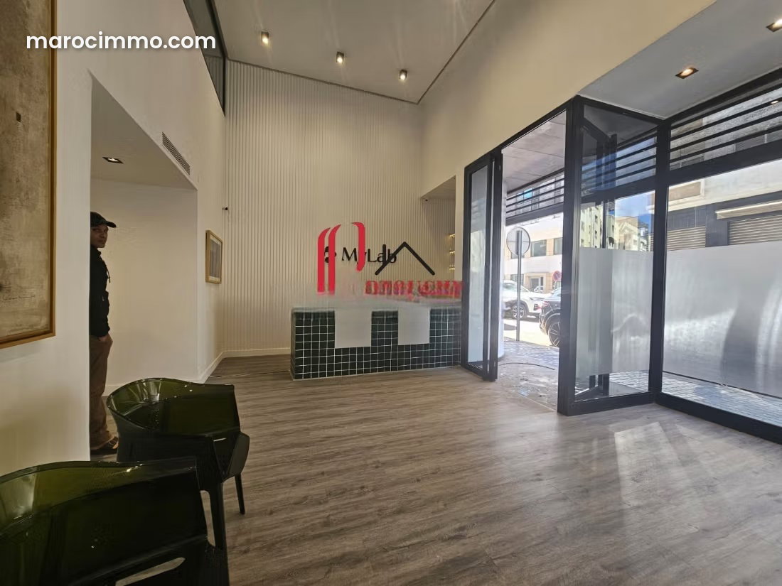 Local commercial à louer à Racine, Casablanca, prêt à l'emploi — Casablanca