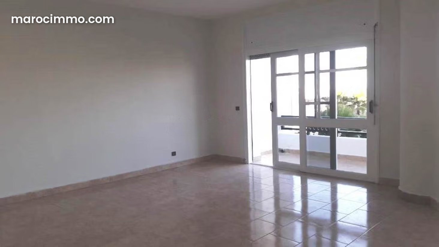 Villa 5 chambres à Temara Plage, spacieuse et à vendre — Temara