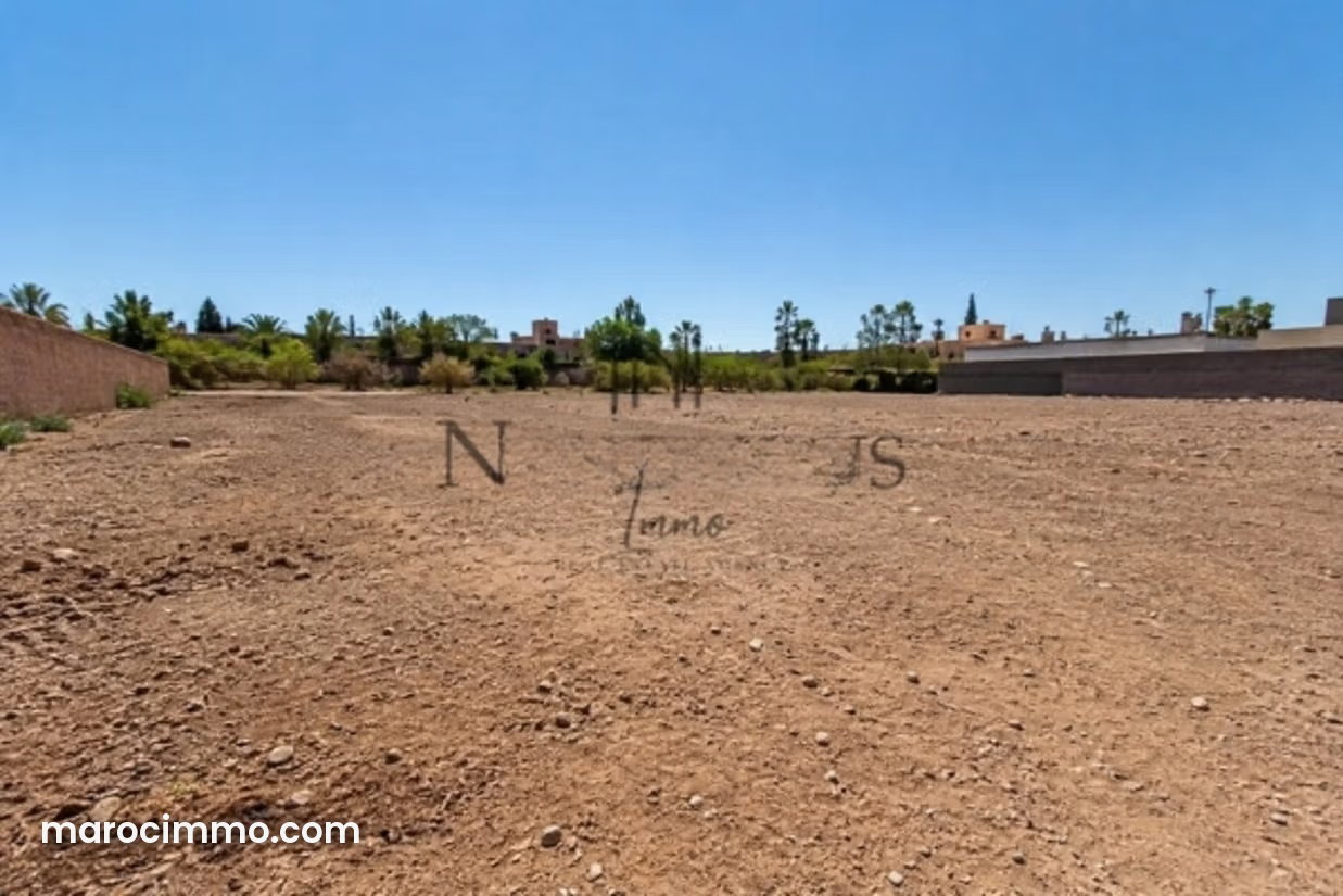 Terrain 551 m² à Noria Golf Route de Tahanaoute Marrakech — Marrakech