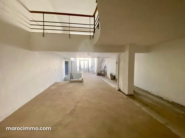 Local commercial 363m Racine Rd pt des Sports — 3