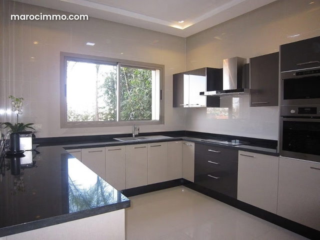 Luxurious villa for rent with possible subletting in Route de Tahanaout. 4 comfortable bedrooms. Furnished — 4