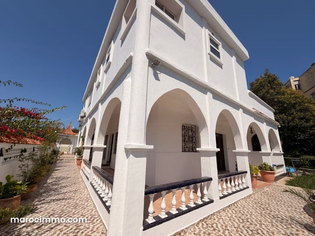 Villa à louer à Jbel Kbir, Tanger, jardin et vue dégagée — Tanger