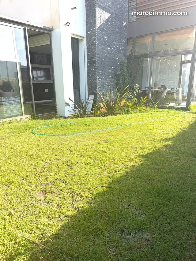Très joli appartement rez ce jardin. Meublé — 4