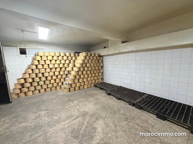 Dépôt à Louez le local idéal à Les princesses. Superficie 250 m² — 3