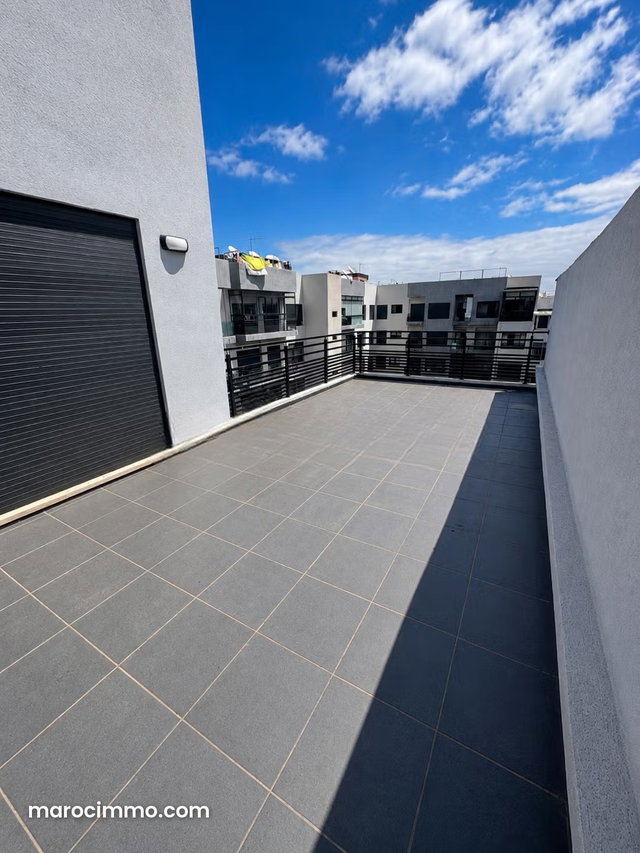 Dernier etage • grande terrasse plein soleil • belle résidence sécurisée — 2