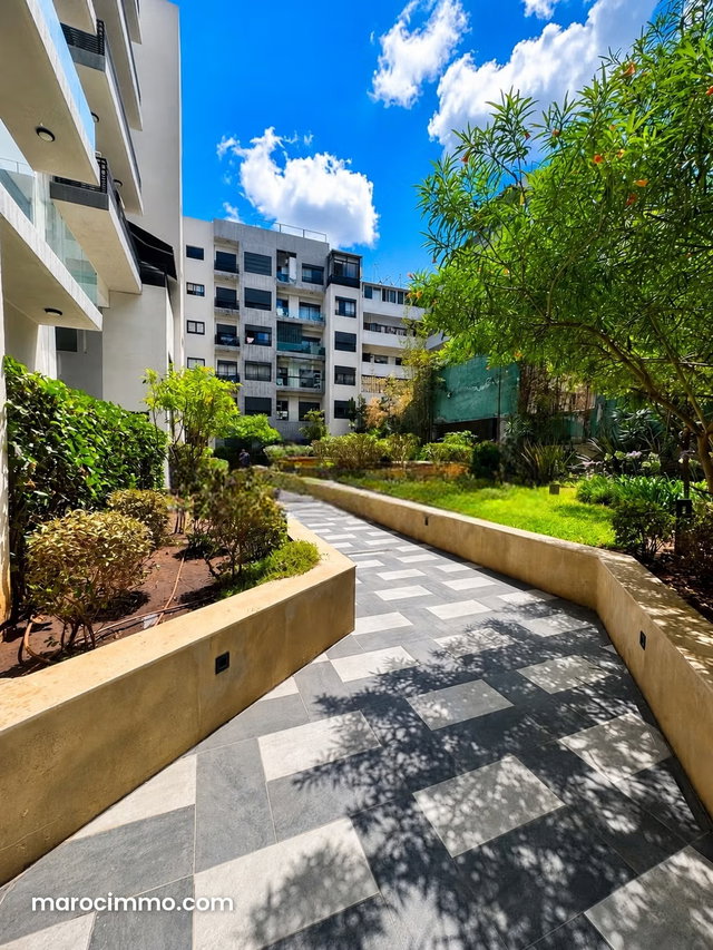 Dernier etage • grande terrasse plein soleil • belle résidence sécurisée — 5