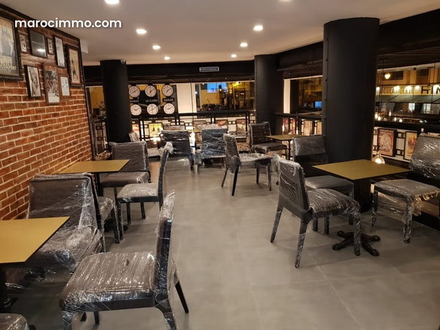 Café de 240 m² avec mezzanine à vendre — 2