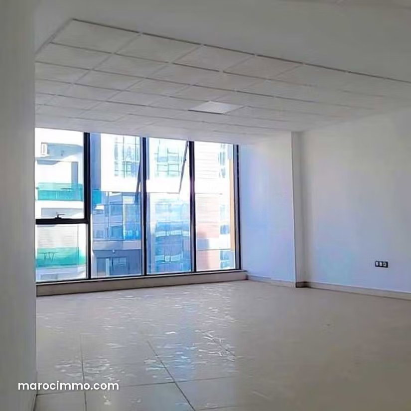 77 m² Office for Rent in Roches Noires, Casablanca — Casablanca