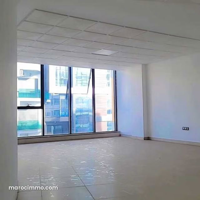 Bureau à Louer de 77.0 m² à Casablanca, Roches Noires — Casablanca