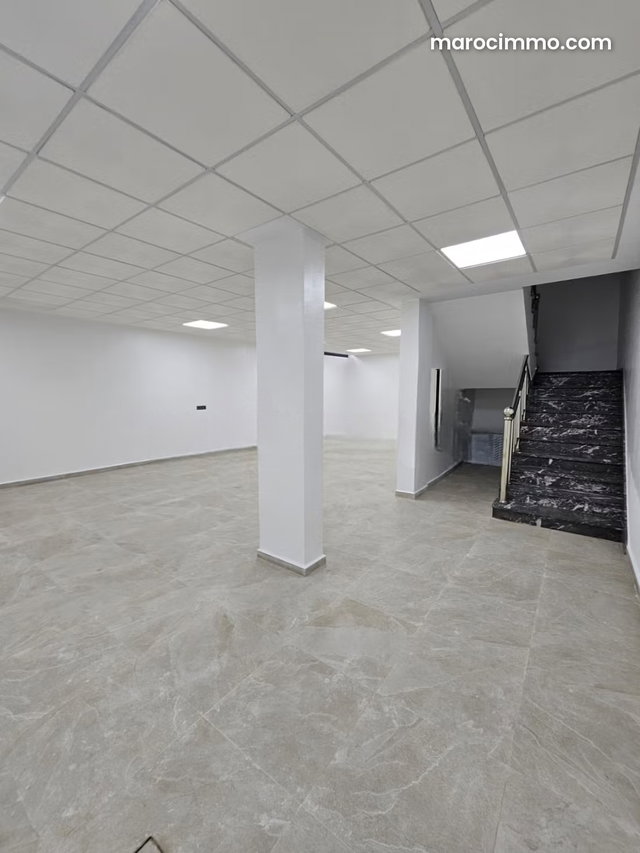 Location grand magasin avec cave — 4