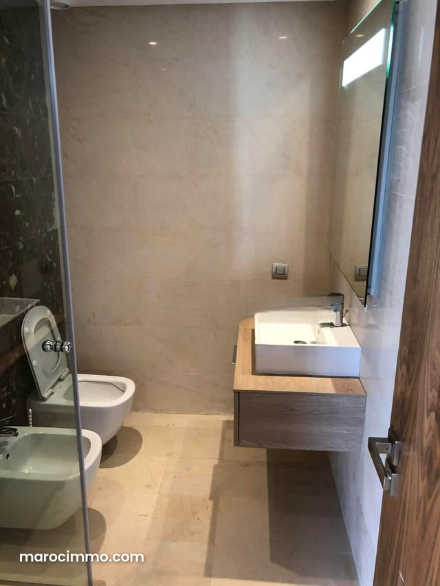 À Louer – Appartement 2ch salon Meublé CFC — 4