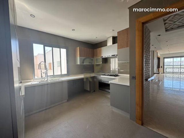 Très bel appartement sans vis à vis dans une résidence sécurisée en location à Hay Riad — 3