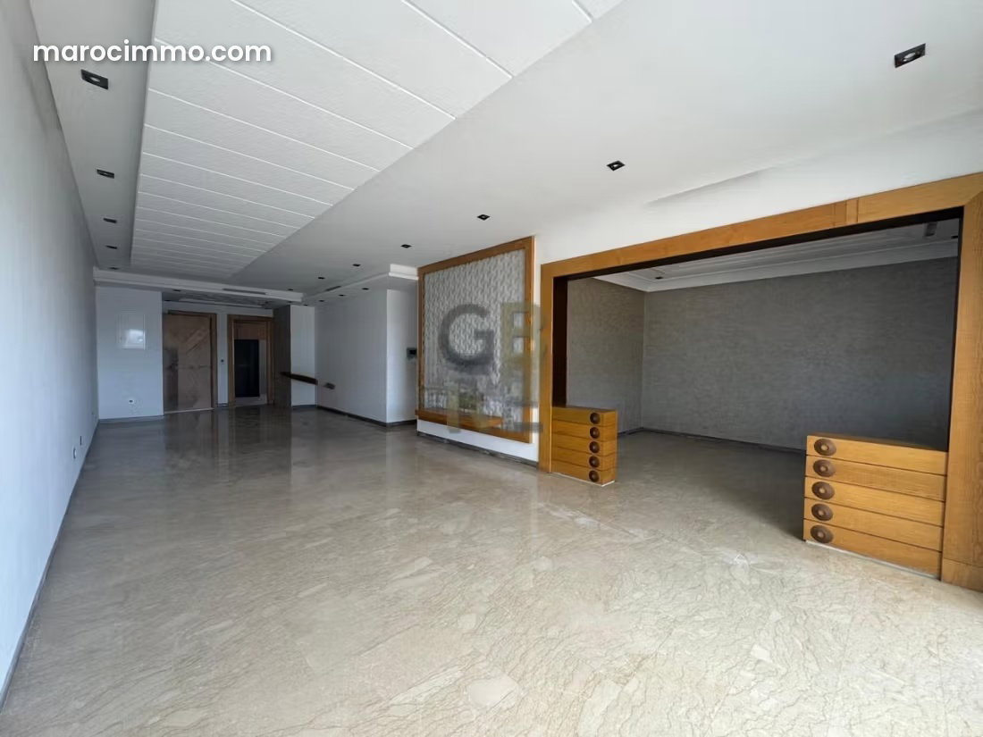 Appartement spacieux à louer à Riyad Rabat avec terrasse — Rabat