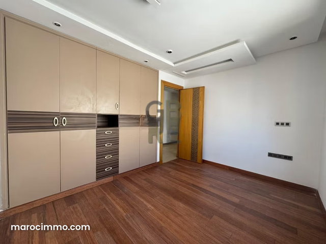 Très bel appartement sans vis à vis dans une résidence sécurisée en location à Hay Riad — 4