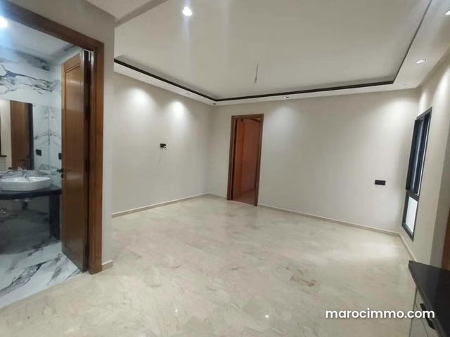 Studio vide Hôpitaux TRAM Hermitage — Casablanca