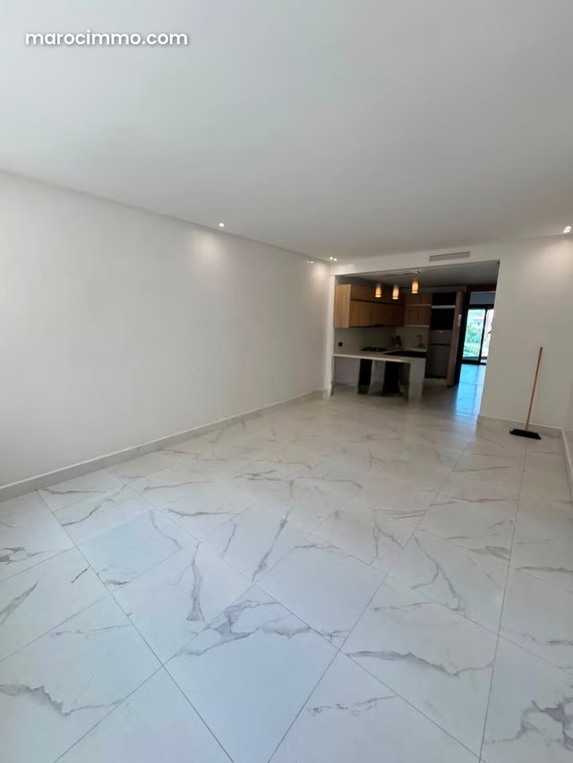Studio vide à louer Quartier Oasis — 4