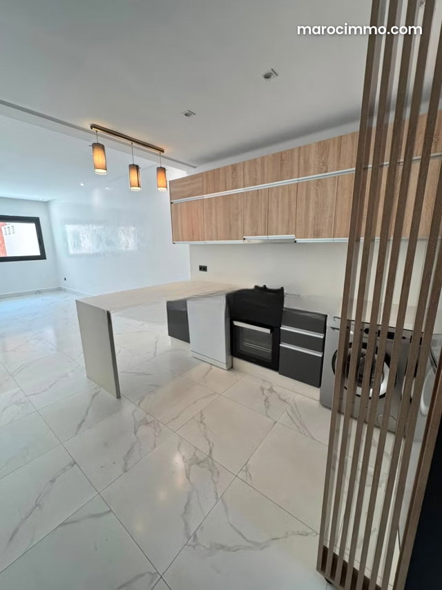 Studio vide à louer Quartier Oasis — 2
