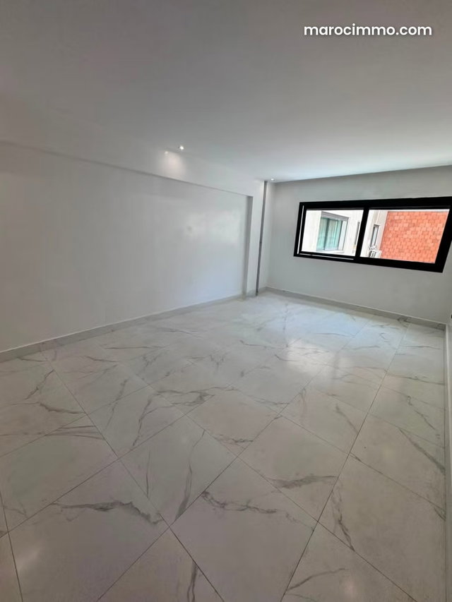 Studio vide à louer Quartier Oasis — 3