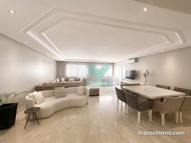 Superbe appartement meublé étage élevé — Casablanca