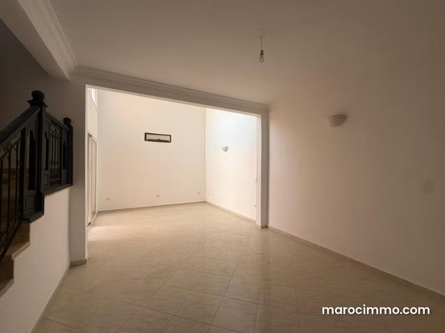 Spacieux duplex vide 3 chambres salon à louer — 3
