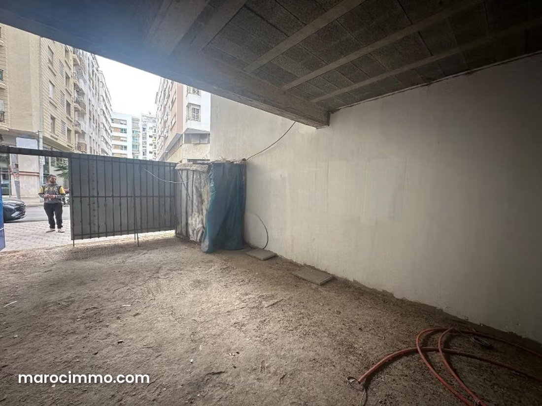 محل تجاري بموقع حيوي للكراء في معاريف إكستنسيون بالدار البيضاء — الدار البيضاء