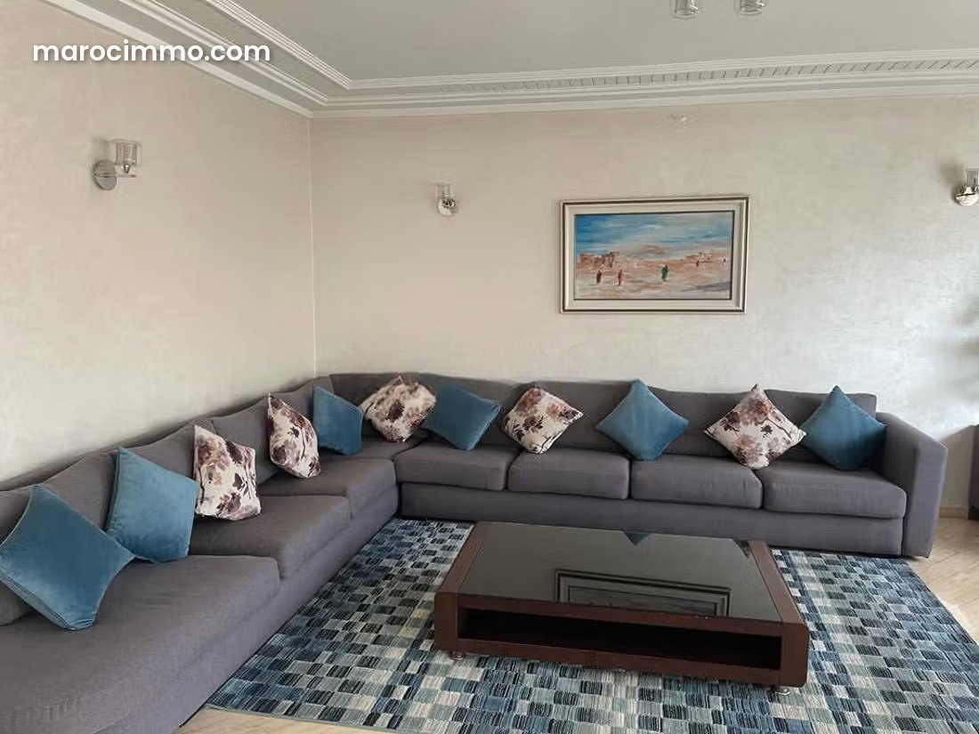 شقة فاخرة مفروشة للكراء بحي بالمير في الدار البيضاء — الدار البيضاء